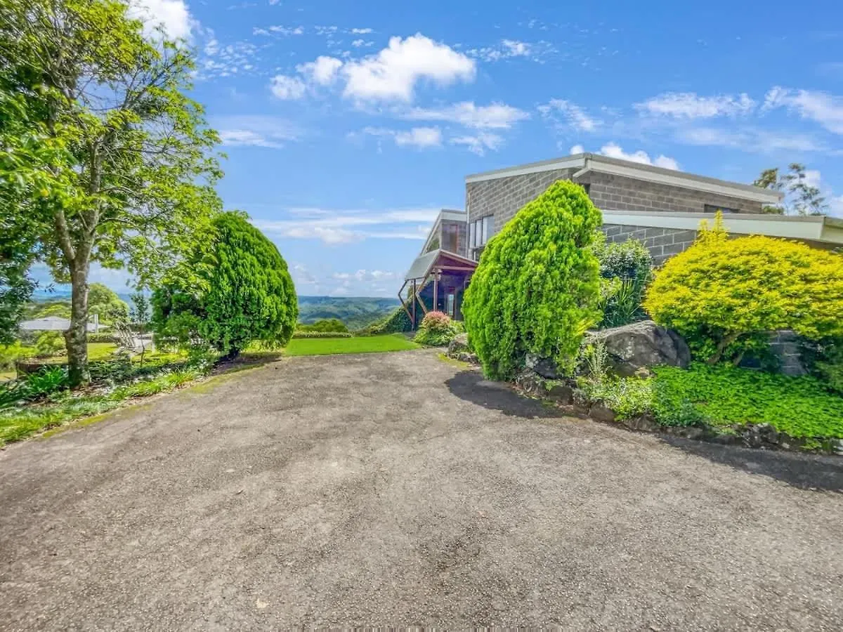 Luxurious Mountain Retreat Near Maleny Holiday home