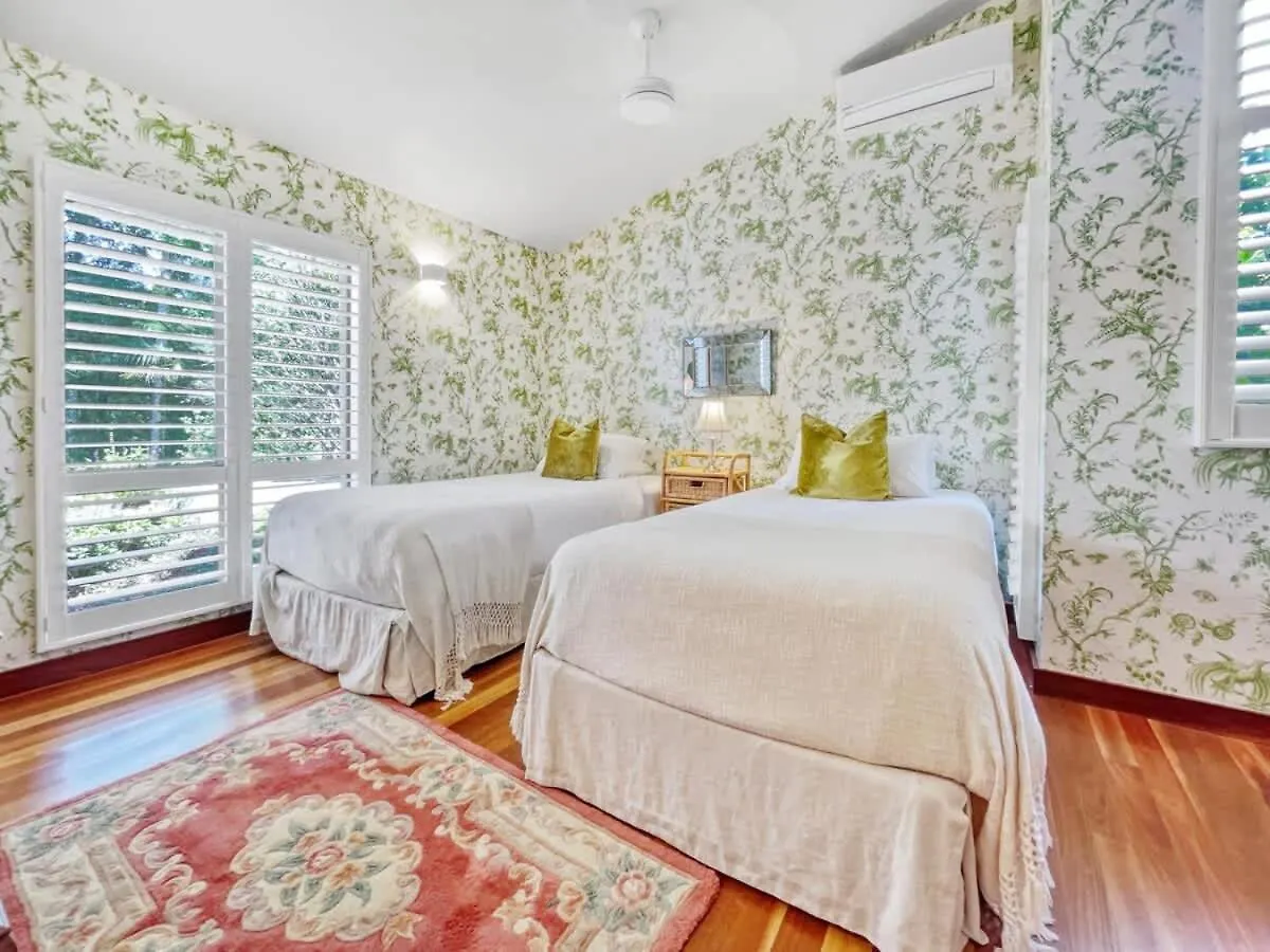 Luxurious Mountain Retreat Near Maleny Australia