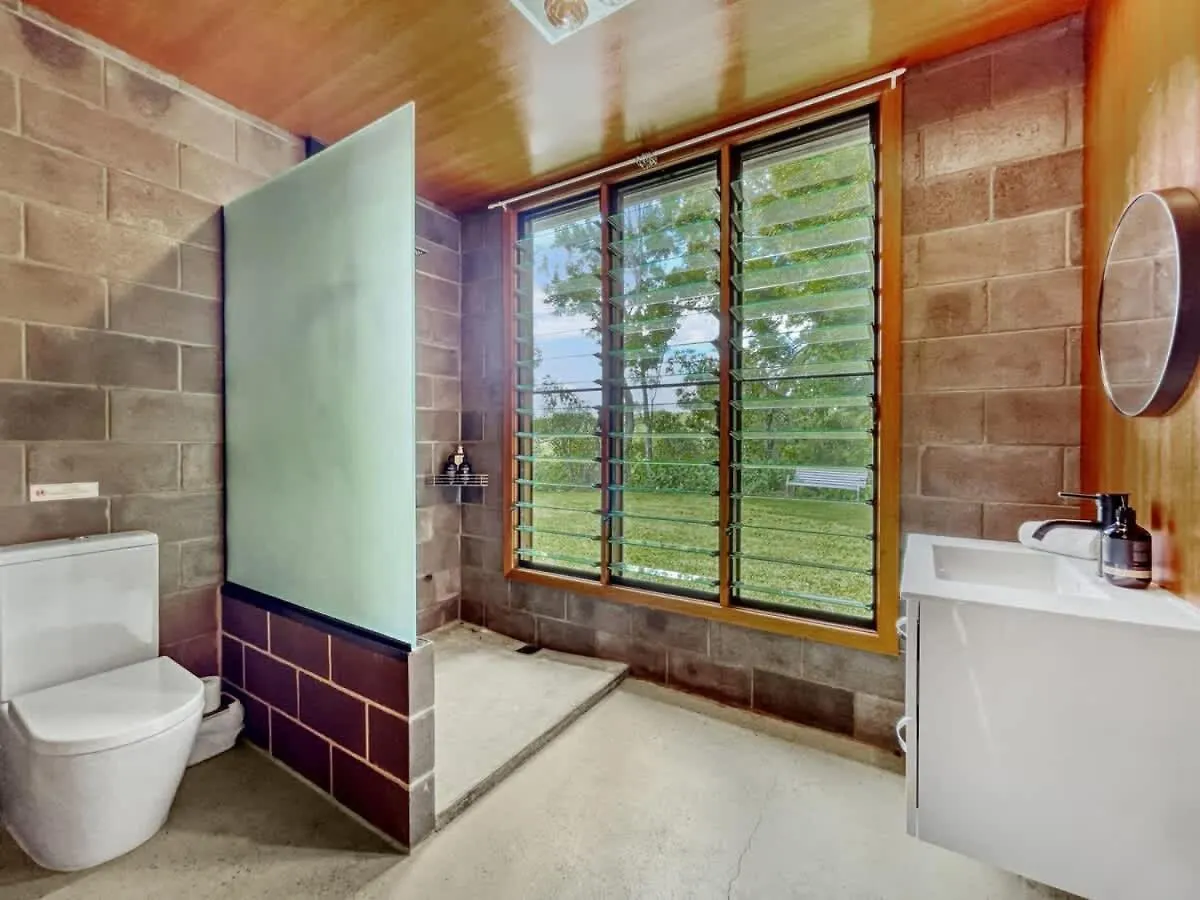 Luxurious Mountain Retreat Near Maleny Booroobin