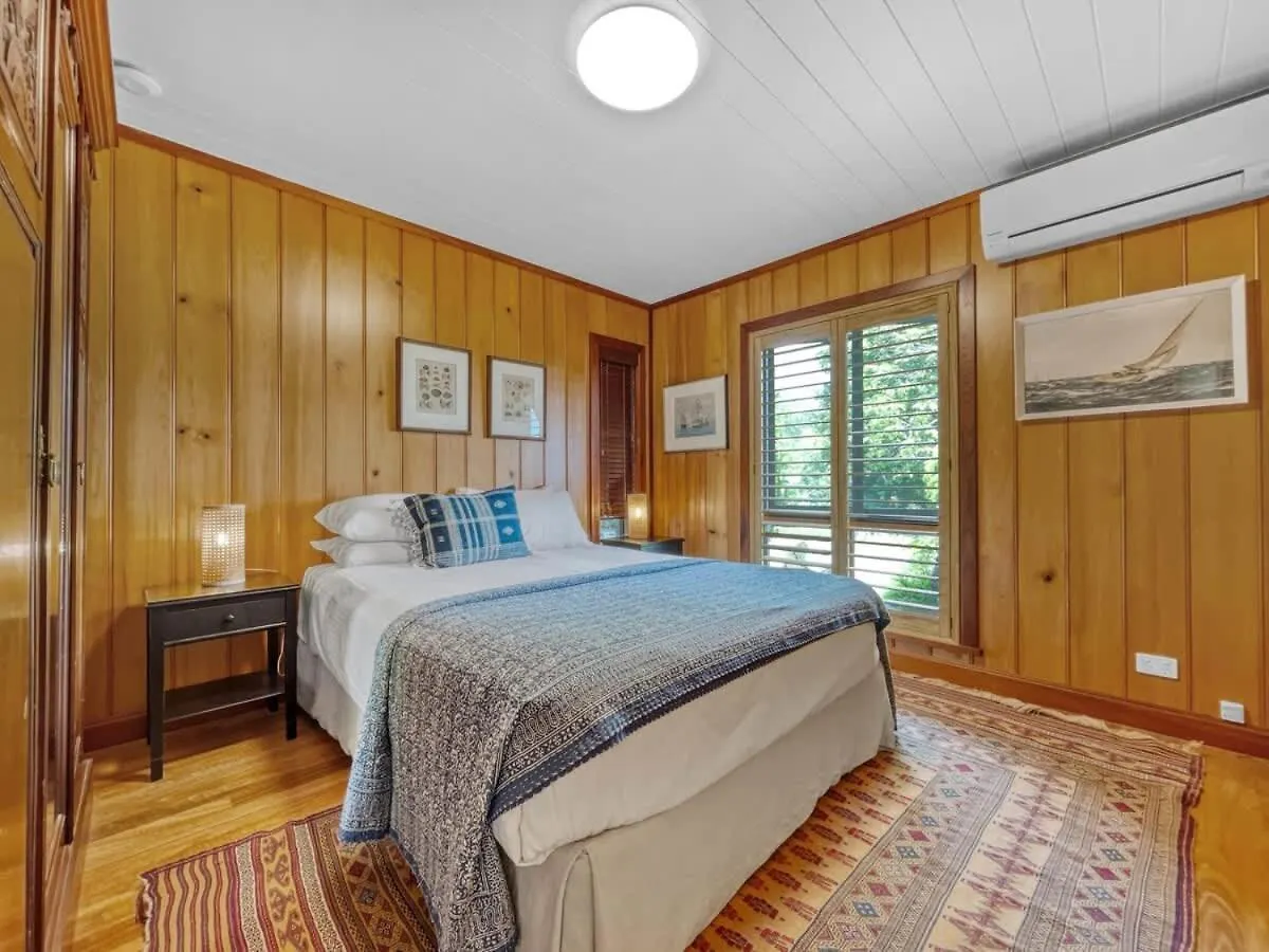 Luxurious Mountain Retreat Near Maleny