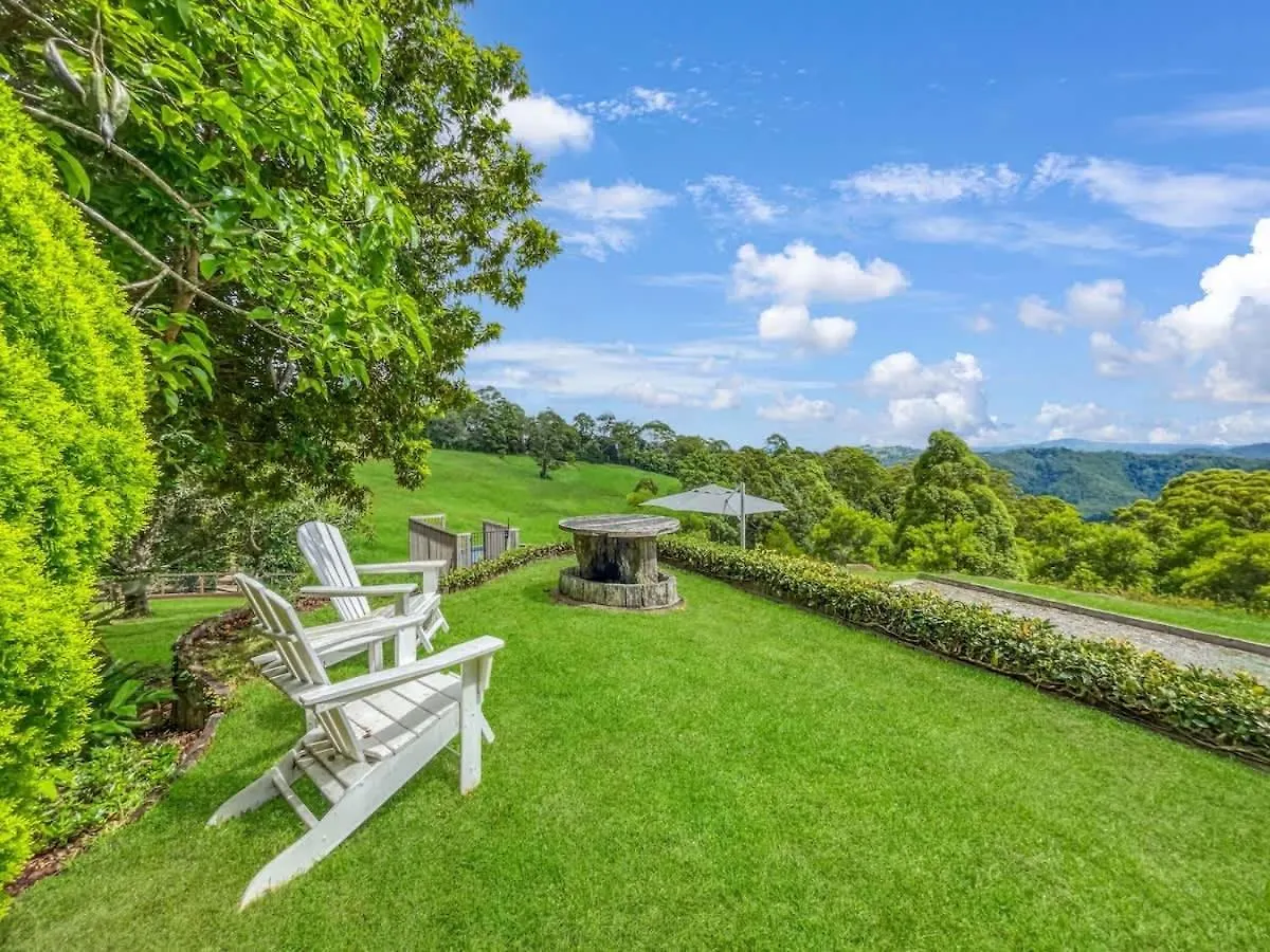 Luxurious Mountain Retreat Near Maleny Booroobin