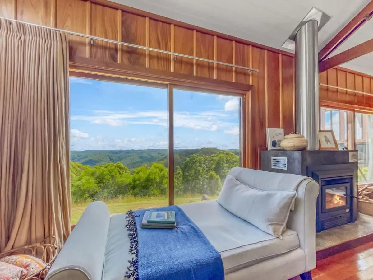 Luxurious Mountain Retreat Near Maleny Holiday home