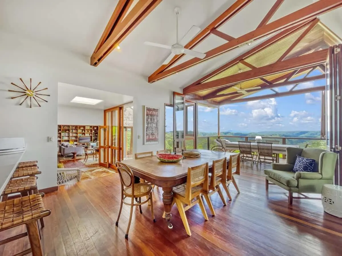 Luxurious Mountain Retreat Near Maleny